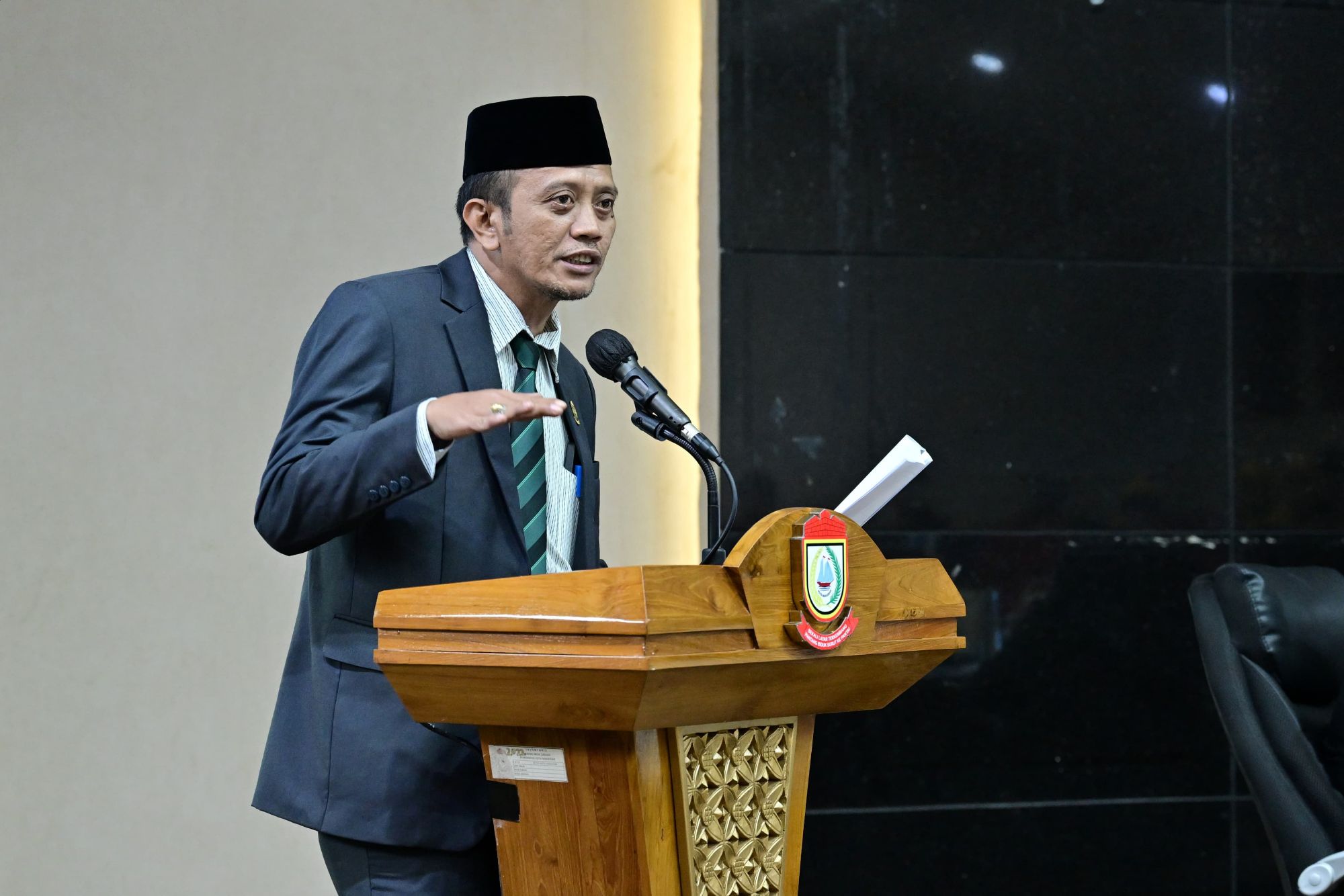 Basdir Menggebrak Paripurna! Suara Warga Utara Makassar Dibawanya ke Panggung Utama DPRD