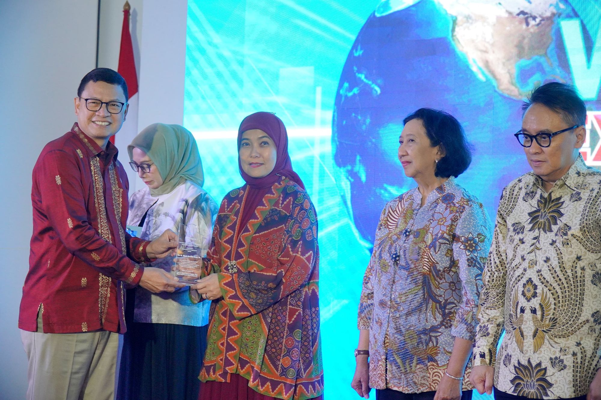 Jejak Panjang di Komisi IX, Aliyah Mustika Ilham Terima Apresiasi BPOM RI